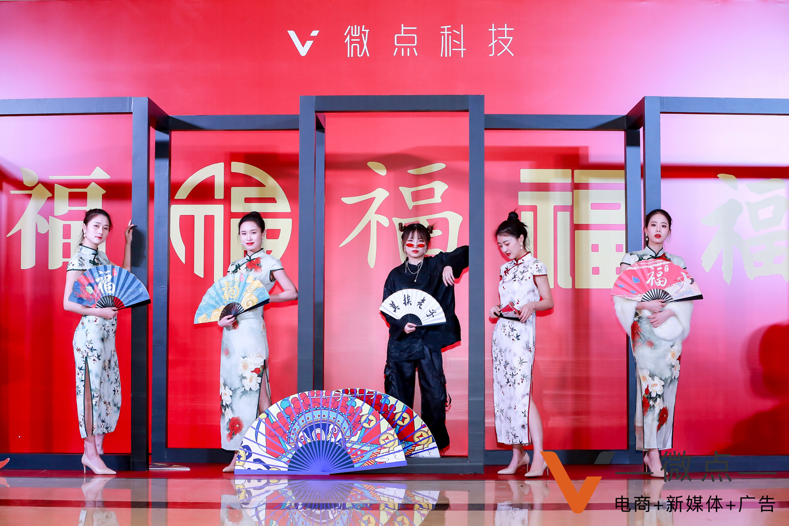 在外場(chǎng)國(guó)風(fēng)美陳拍照